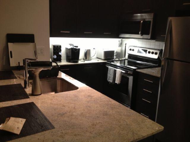 Square One Fully Furnished Suite 密西沙加 外观 照片