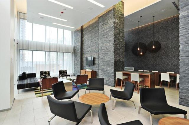 Square One Fully Furnished Suite 密西沙加 外观 照片