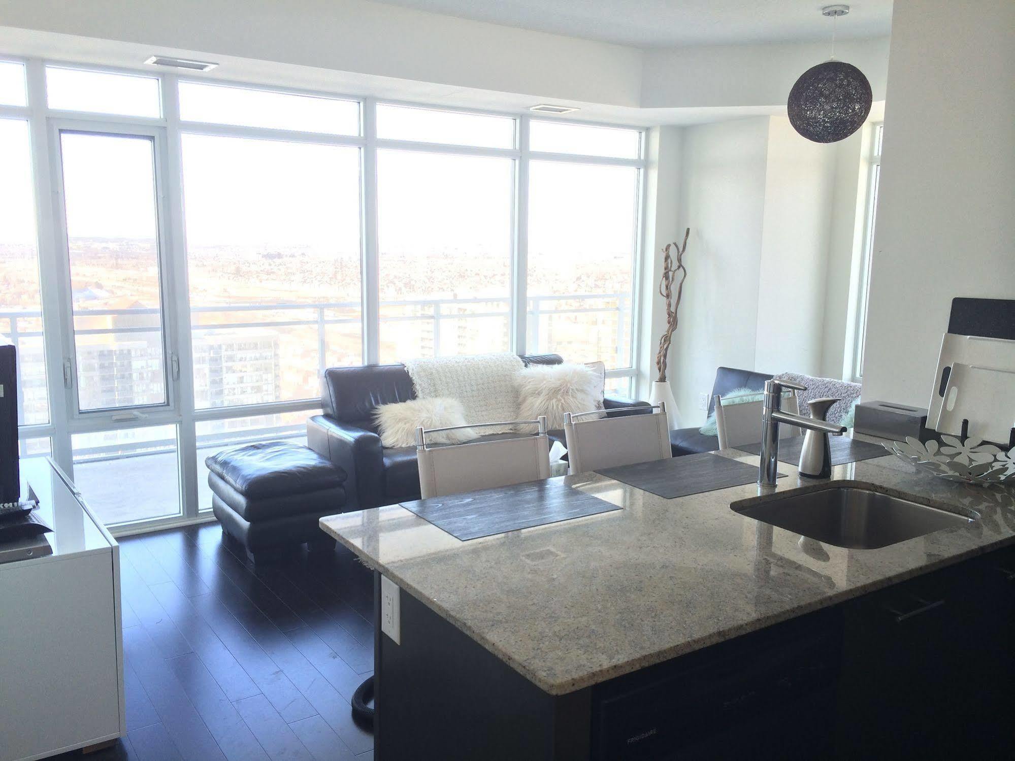 Square One Fully Furnished Suite 密西沙加 外观 照片